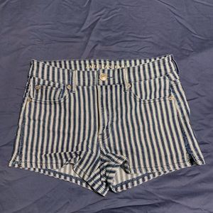 AE high rise pin stripe shortie size 6